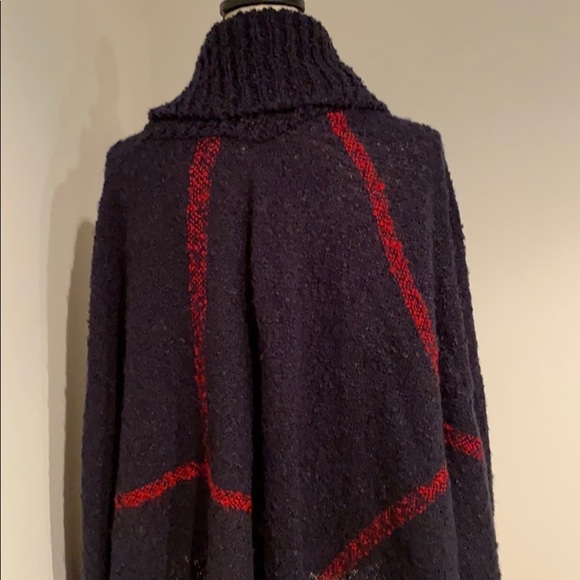 Cape - Picture 3 of 3